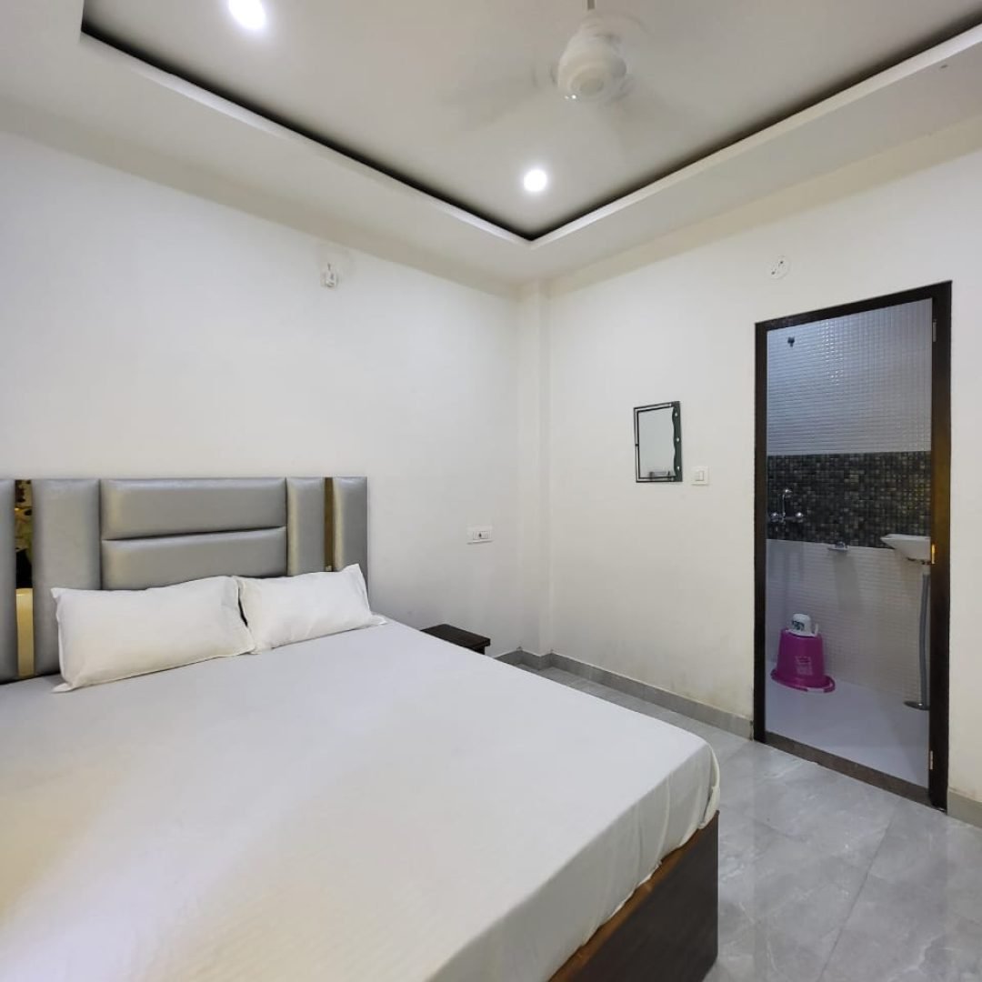 WhatsApp Image 2025-03-18 at 10.16.39 PM (2)